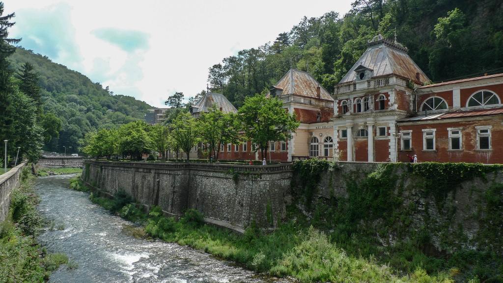 Pensiunea Floare De Colt Hotel Baile Herculane Luaran gambar
